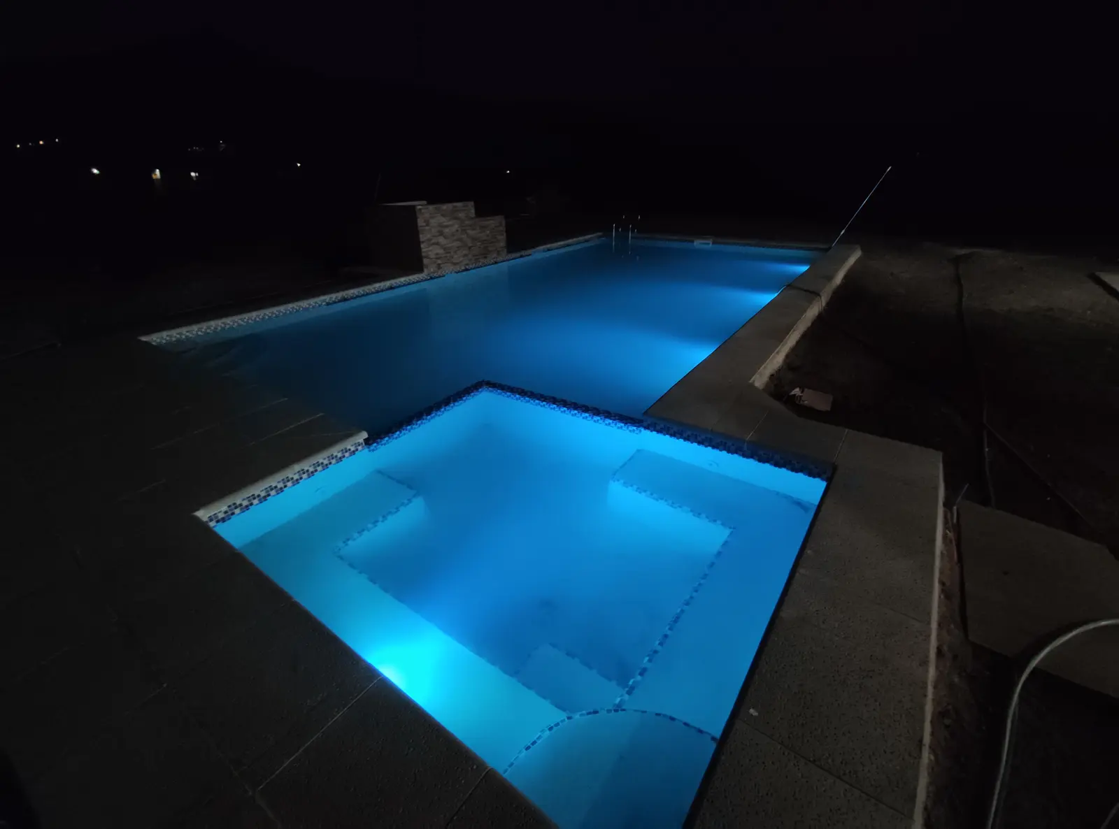 Piscina residencial construida en Curacaví como parte de un proyecto integral de vivienda unifamiliar.